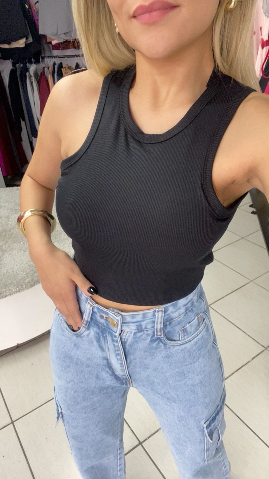 Cropped Gringa